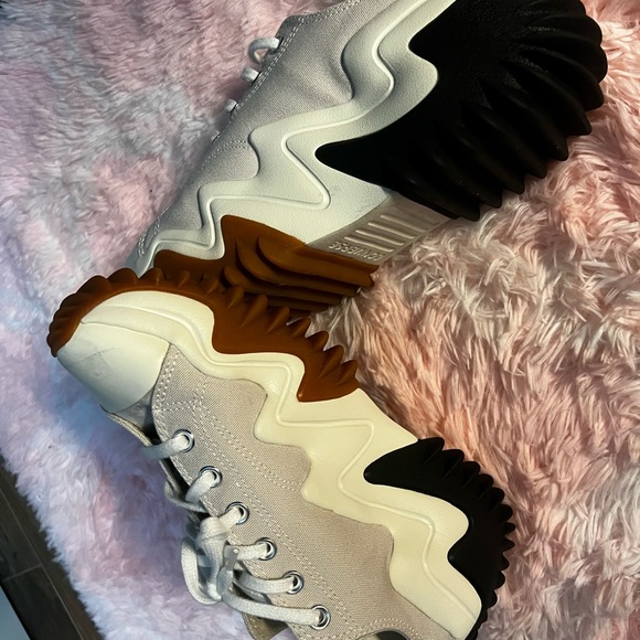 Converse - Picture 3 of 10